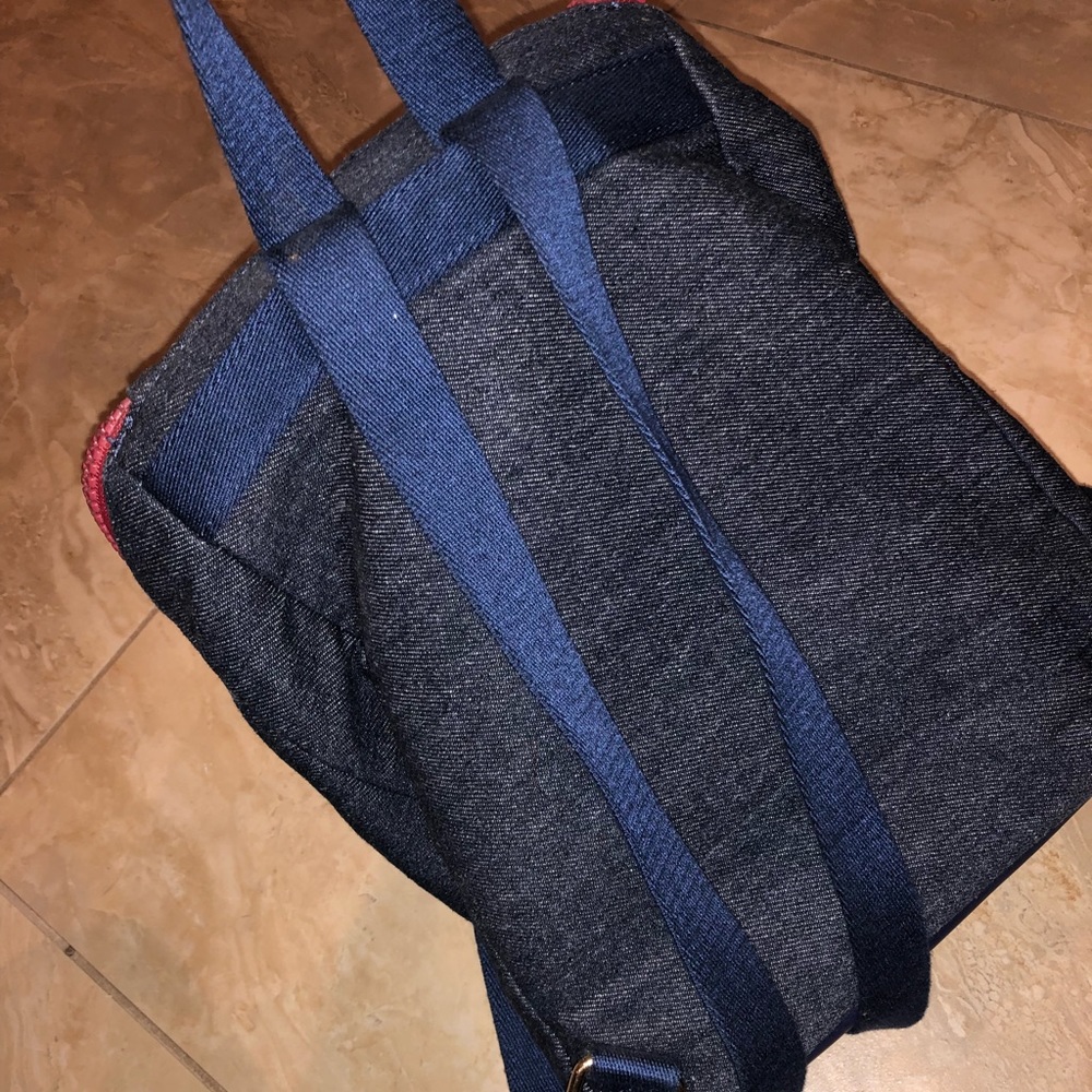 tommy backpack ! - Picture 2 of 4